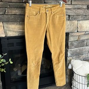 UNIVERSAL THREAD MID RISE SKINNY CORDUROY JEANS... FIRM FINAL CLEAROUT PRICE